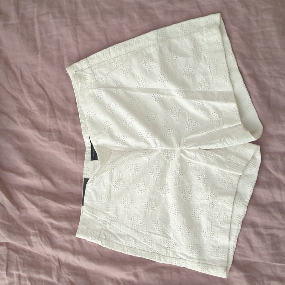 Banana Republic white high waisted eyelet 4" shorts, size 4